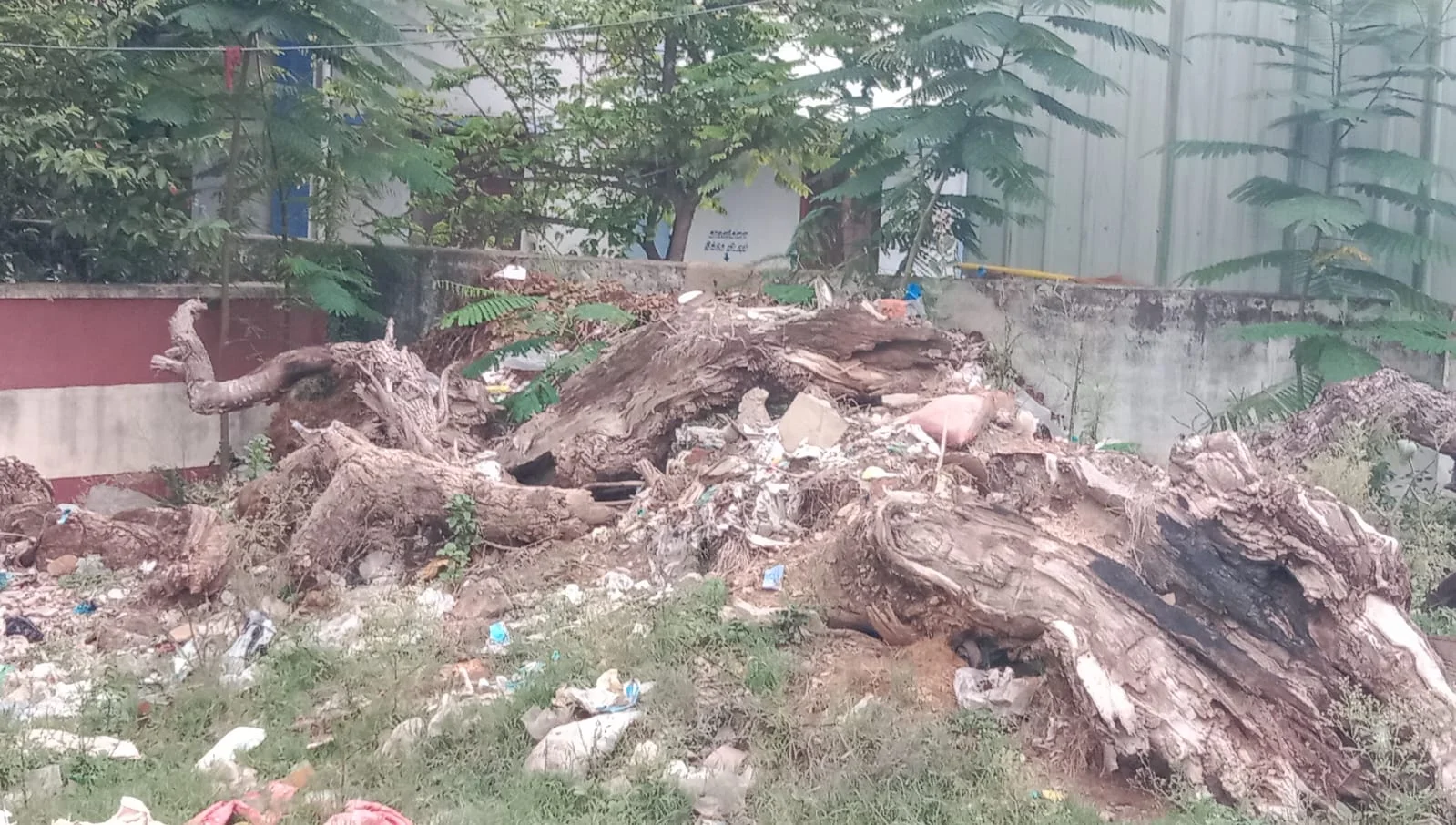 கெலமங்கலம் குடிநீர் ஆழ்துளை கிணறா அல்லது குப்பை கிடங்கா?