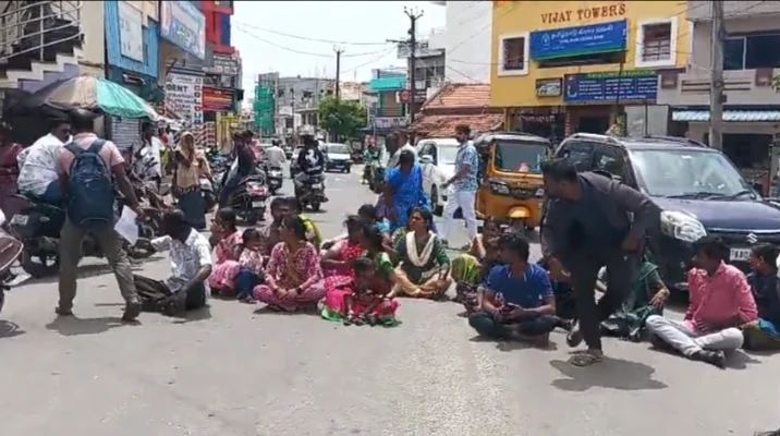 ஒசூர் அருகே கிராம நிர்வாக அலுவலர், பத்திர எழுத்தாளர் ஆகியோர் ஆள்மாறாட்டம் செய்து நிலத்தை பத்திரப்பதிவு செய்ததாக புகார்