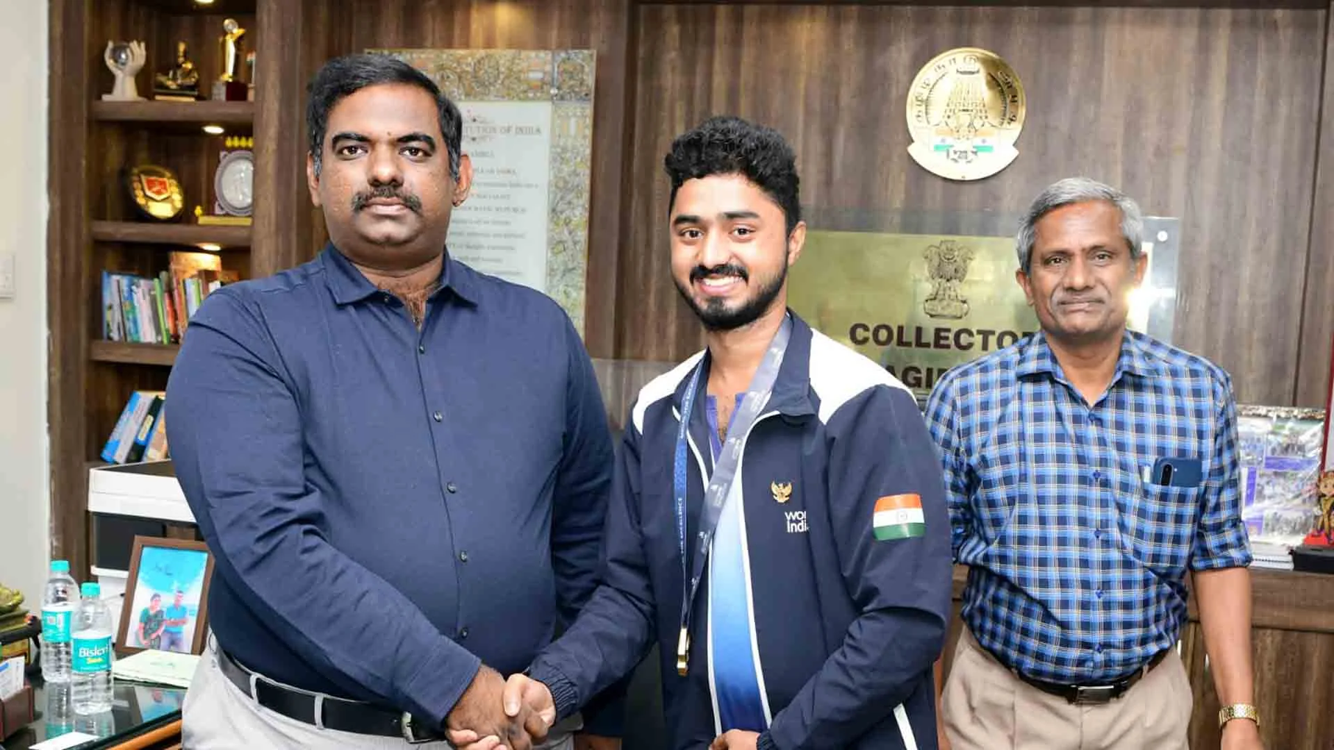 உலக திறன் போட்டியில் சாதனை: வேப்பனப்பள்ளி வாலிபருக்கு கிருஷ்ணகிரி ஆட்சியர் பாராட்டு!