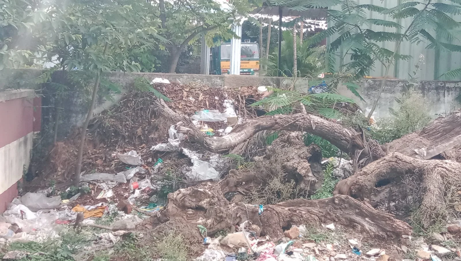 கெலமங்கலம் குடிநீர் ஆழ்துளை கிணறா அல்லது குப்பை கிடங்கா?